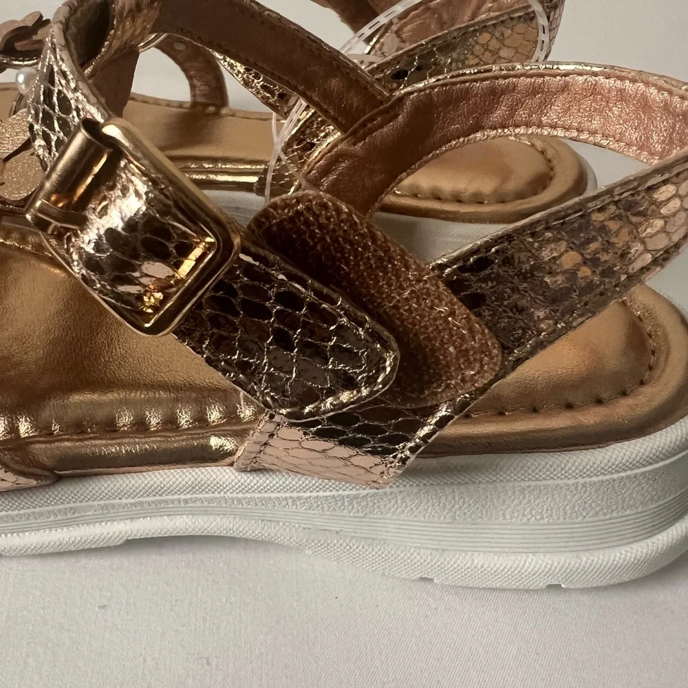 Atalina‎ Little Girl’s Gold T-Strap Classy Sandals, Petal Accents Size. 3 NWOT